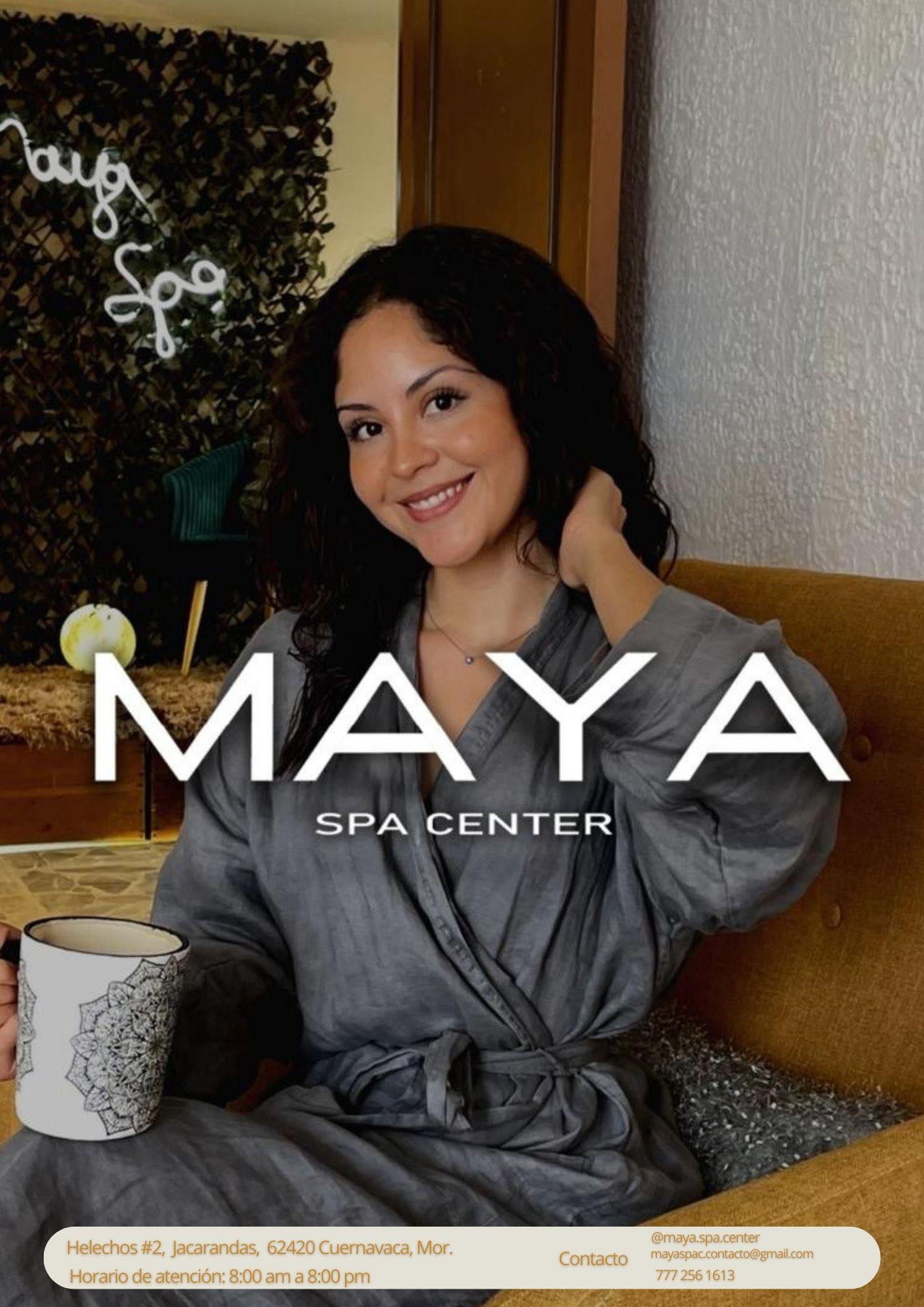 Cliente disfrutando de bebida caliente en Maya Spa Center